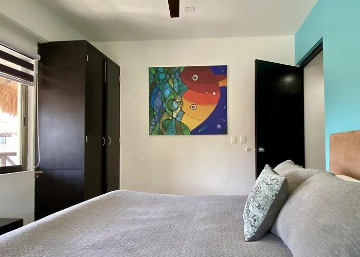 Apartment Beachside Penthouse With Pool & Balcony