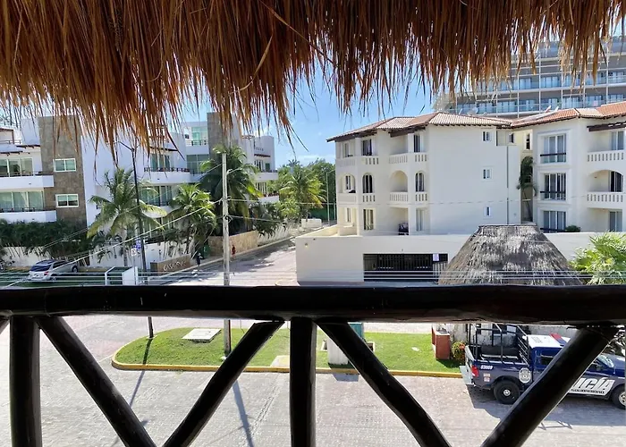 Apartment Beachside Penthouse With Pool & Balcony